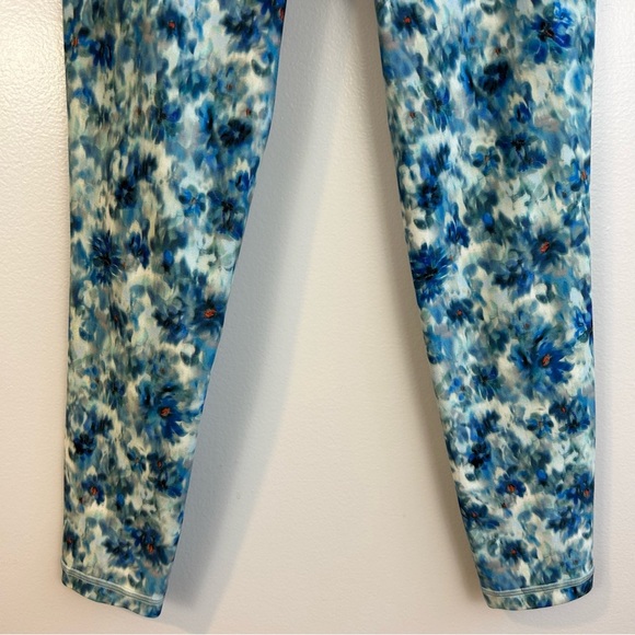 Athleta Blue Floral Delancey Skyline Salutation Stash 7/8 Leggings Size Small - Picture 11 of 12